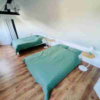 Charming top floor/maisonette apartment with balcony in the heart of Krefeld Rooms
