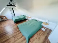 Charming top floor/maisonette apartment with balcony in the heart of Krefeld Hulser Berg Hulser Berg 주변 호텔