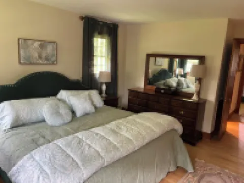 Spacious 4-BR House Close to Everything in Christiansburg, Blacksburg & Radford