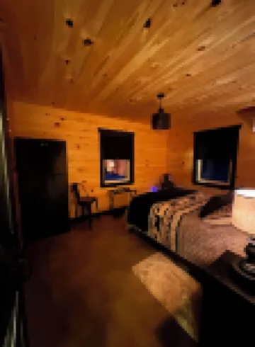 Cozy cabin with in the heart of Benezette, 1 mile from viewing center.