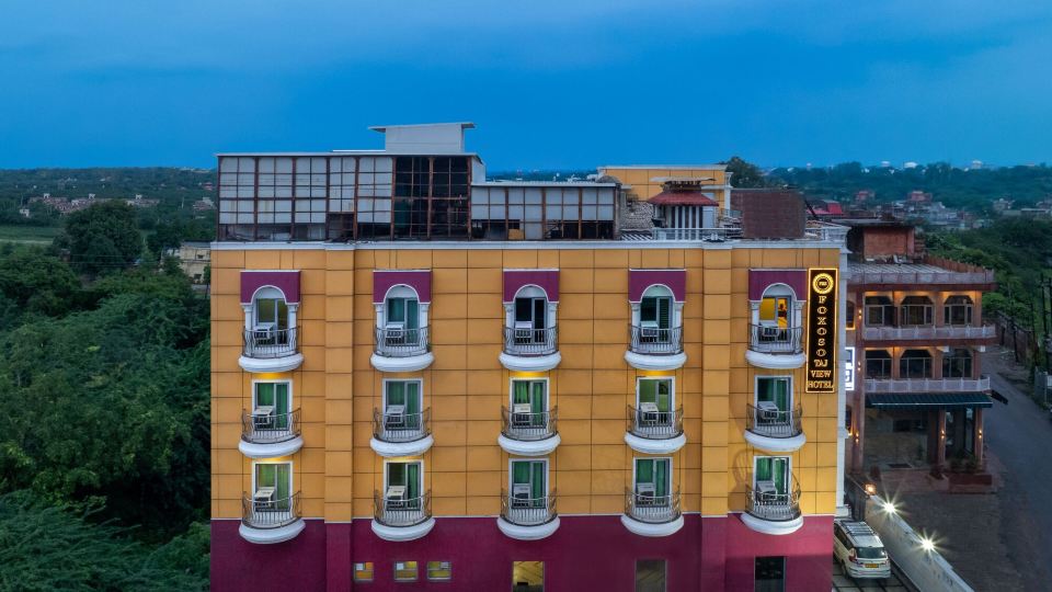 Foxoso Taj View Hotel