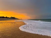 Beach Escape Wth Hot Tub - Walk to Ocean - Dog Friendly - en bord de mer