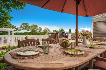 Autumn Escape with Tennis Court and Stunning Foliage Отели в г. Уилмингтон