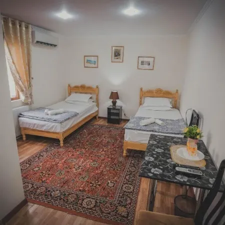 Parivash Guest House Отели рядом с достопримечательностью «Памятник Ходже Насреддину»