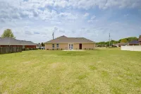 Patio & Spacious Yard: Home in Athens - 3-Star