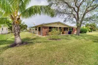 Fort Pierce Vacation Rental Walk to Beach and Jetty - Pet friendly