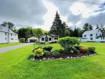 Close to Town, Hot Tub, 2 Kings, 4 Full Beds Các khách sạn gần McCauley Mountain Ski Center