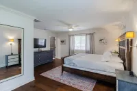 Cozy, Updated Home with 2 Kings & Foosball, Near Domain, Q2, Downtown Austin Hoteles cerca de Microelectronics Research Center Department of Electrical and Computer Engineering