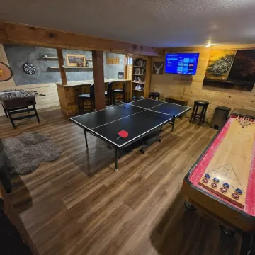 A real log cabin in the pines!