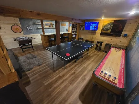 A real log cabin in the pines! Отели в г. Пайн