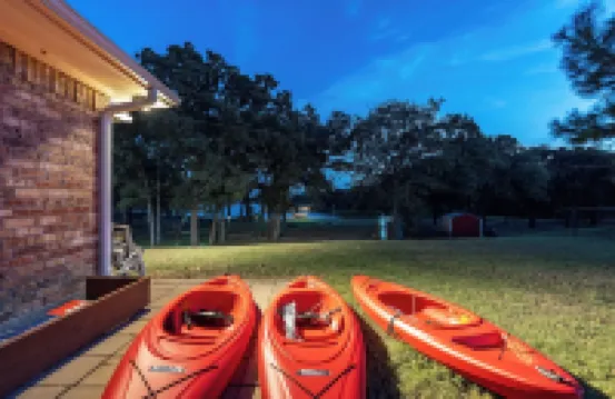 Cozy Lakefront Serenity-Dock & Boatlift, Firepit & Fish