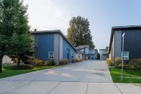 Ammon Place Getaway - Modern house, close to Centennial Trail and Riverstone!