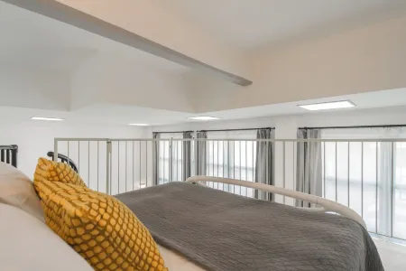 Architect's Loft by Rent All Como