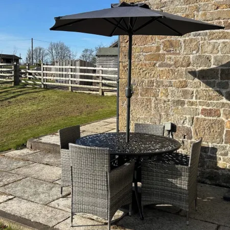 Farmhouse - Sleeps 6 - Near Alton Towers Peak Dist