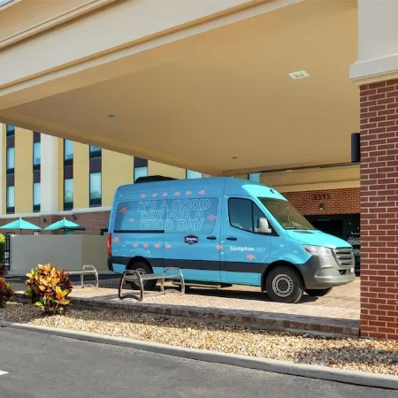 Hampton Inn and Suites by Hilton Tampa Busch Gardens Area