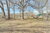 Close to Shops, Eats & Hospital: Roxboro Retreat - 2 étoiles