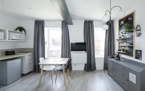 Breuil Station Hotels in Cholonge