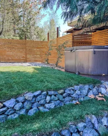 Stylish lakeside neighborhood cottage w/hot tub.