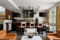 DoubleTree by Hilton Hotel Boston Bayside - bar
