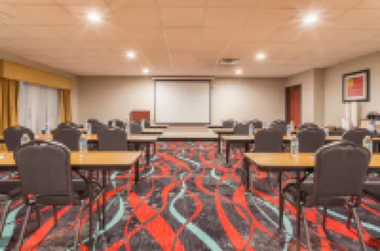 Holiday Inn Express & Suites MANTECA CITY CENTER by IHG