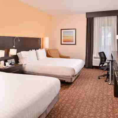 Holiday Inn Express & Suites TOPEKA WEST I-70 WANAMAKER by IHG Rooms
