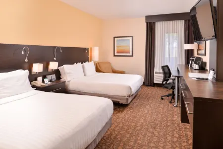 Holiday Inn Express & Suites Topeka West I-70 Wanamaker Отели в г. Топика