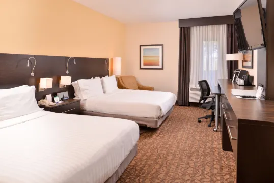 Holiday Inn Express & Suites TOPEKA WEST I-70 WANAMAKER by IHG