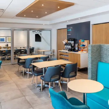 Holiday Inn Express QUEBEC SAINTE-FOY by IHG Отели рядом с достопримечательностью «Торговый центр Laurier Québec»