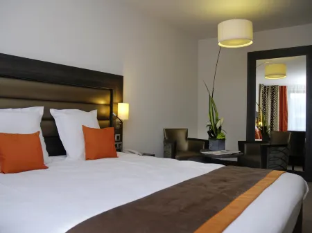 Hôtel Mercure Lyon Centre - Gare Part-Dieu Отели рядом с достопримечательностью «Flower Tree»