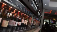 Holiday Inn & Suites DAVENPORT by IHG - bar
