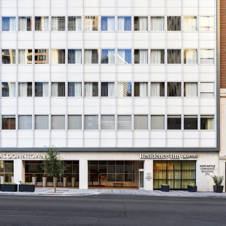 Residence Inn Dallas Downtown Отели рядом с достопримечательностью «Площадь Сэнкс Гивен»