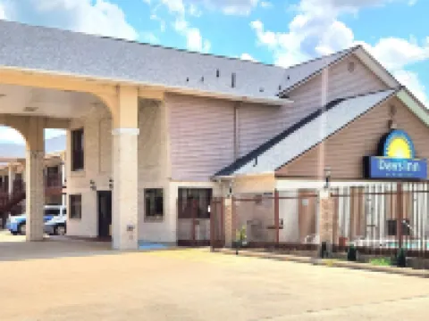 Days Inn by Wyndham Navasota Hotels in Grimes County