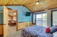 Private Dock Lakefront Family Home in Outing - parking