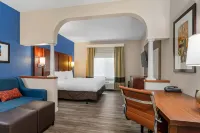 Comfort Suites St Charles-St Louis - parking