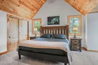 Eagles Bluff 6 Br Lakefront Cabin on 20 Acres