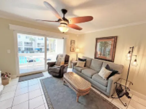 Crescent Beach D-10 Four Wind Condo Hotels in Crescent Beach