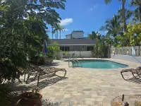 An Island Getaway at Palm Tree Villas - Private Pool