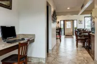 Econo Lodge University