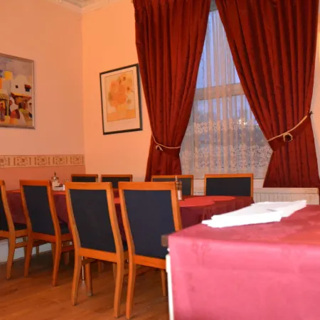 Bow Guest House Отели рядом с достопримечательностью «Железнодорожный вокзал Рединга»