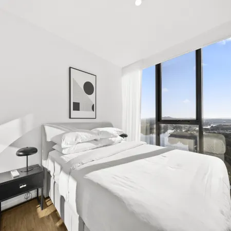 Refined 2-Bed With Luxurious Building Amenities