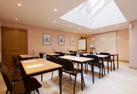 호텔 로비 및 휴게 공간