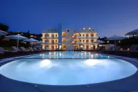 V Luxury Suites - Pools