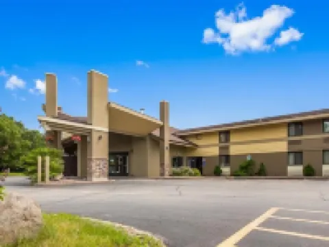 ควอลิตี้ อินน์ & สวีทส์ แบล็ก ริเวอร์ ฟอลส์ ไอ-94 โรงแรมในJackson County