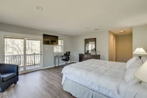Modern Flower Mound Home < 2 Mi to River Walk - Wi-Fi