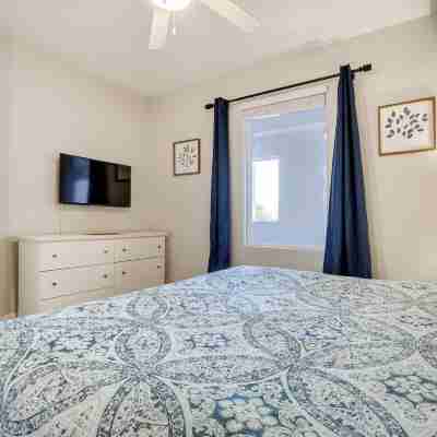 Lakefront Orlando Condo 1 Mi to Disney World! Rooms