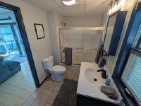 Beautiful Modern Waterfront Lake House With Views