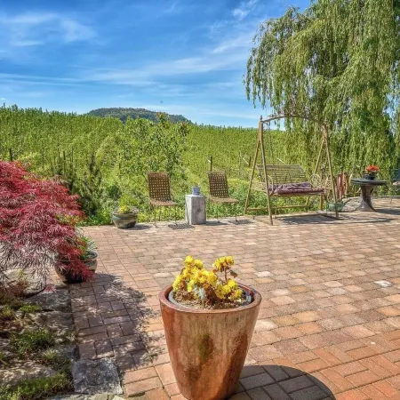 Blackbird Glen Bed and Breakfast, Glenmore, Kelowna, BC