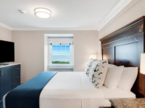 Newport Beach Hotel & Suites Hotels in Middletown