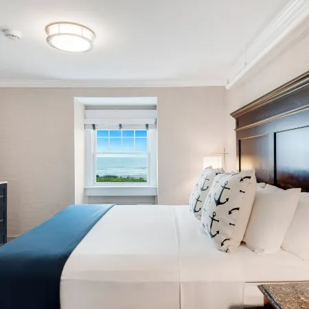 Newport Beach Hotel & Suites