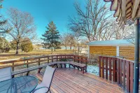 Lake-view, Dog-friendly 5BR w/ Fireplaces, Deck - 3 Sao